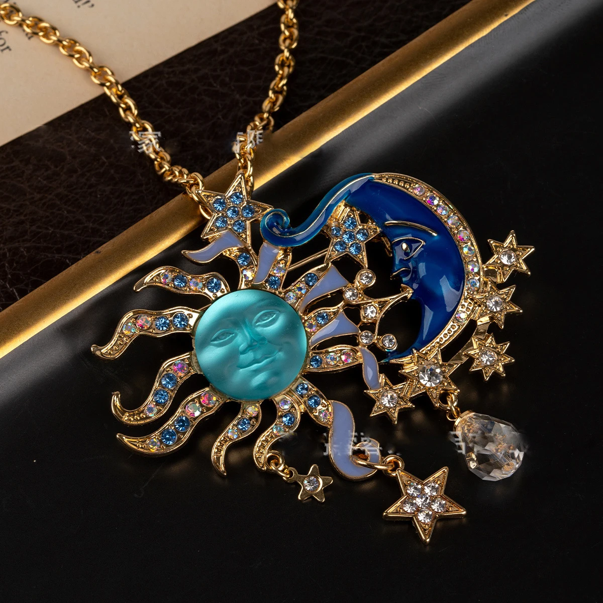 

Vintage Antique European Jewelry Moen Face Sun Moon Retro Necklace Brooch Convertible Unique High Quality For Women Accessories