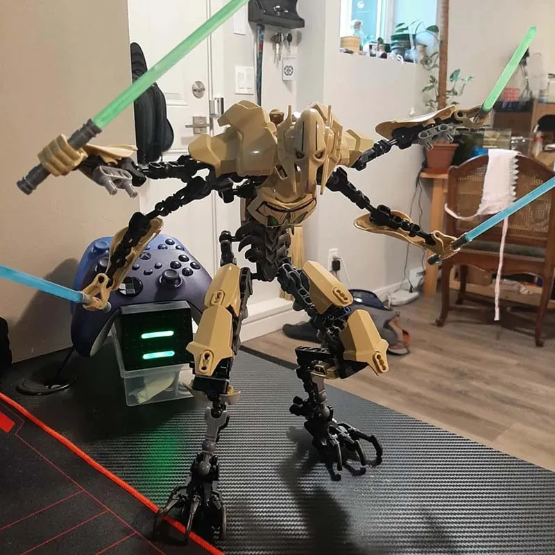 

183pcs Ksz714 Star Action Figure Toy Anime General Robot Grievous With Lightsaber Hilt Combat Weapon Model Building Blocks Gifts