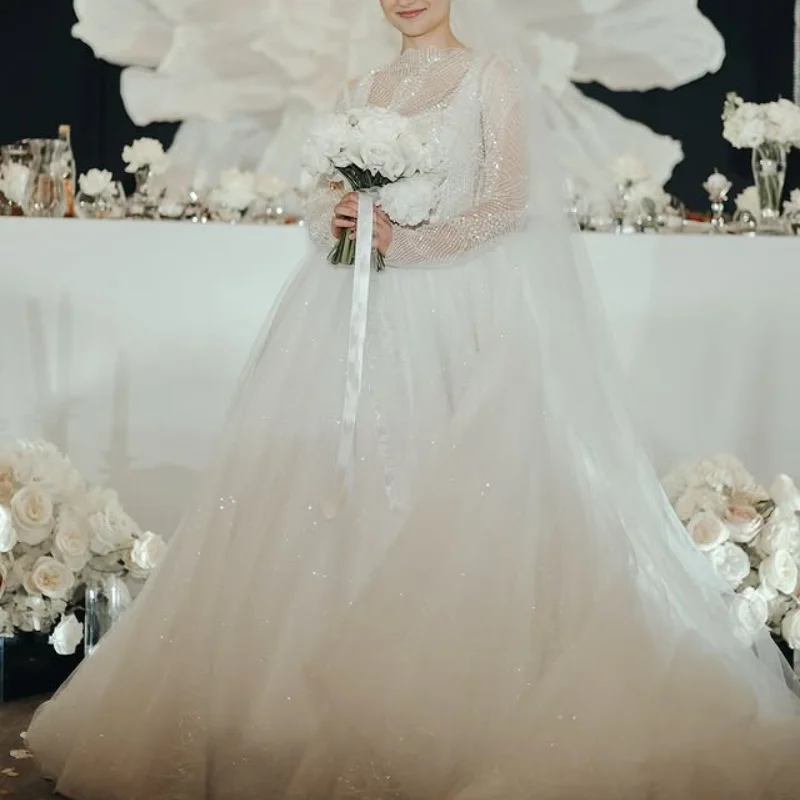 ที่กําหนดเองเงาหรูหรางาช้าง Ball Gown Royal ชุดแต่งงานคริสตัล applique Sweetheart รูปลอกลูกปัดยาวหาง Made Robe De