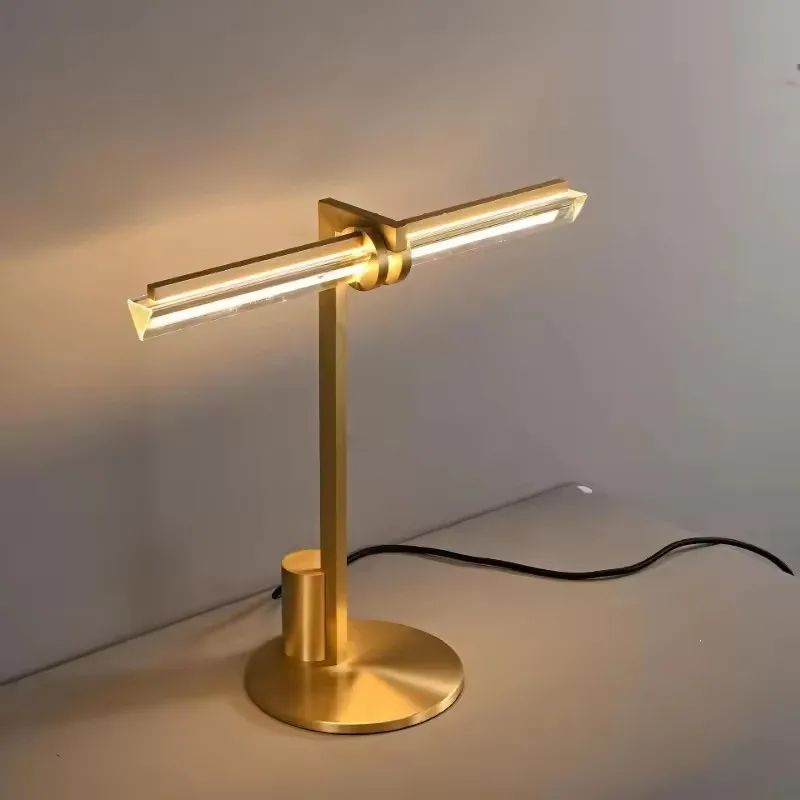 Современная полностью медная настольная лампа, роскошные качественные лампы для чтения, гостиная, кабинет, спальня, отель, простая атмосфера, настольный светильник, домашний декор Современная полностью медная настольная лампа, роскошные качественные лампы для чтения, гостиная, кабинет, спальня, отель, простая атмосфера, настольный светильник, домашний декор