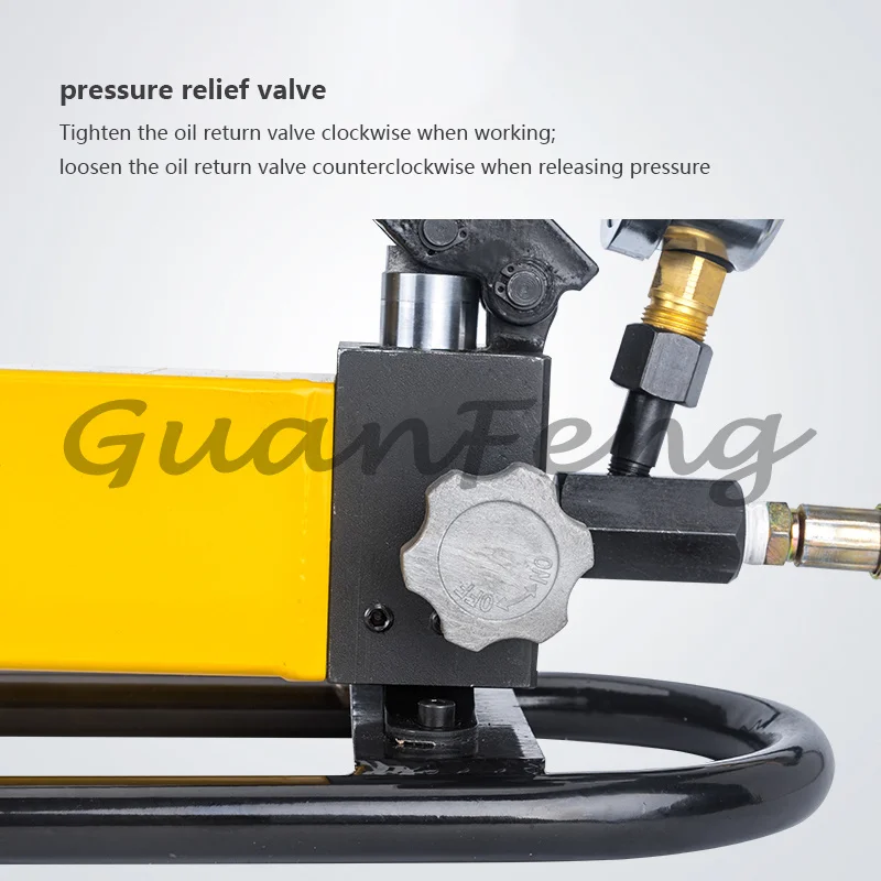 Manual hydraulic pump for portable hydraulic clamp crimping tool