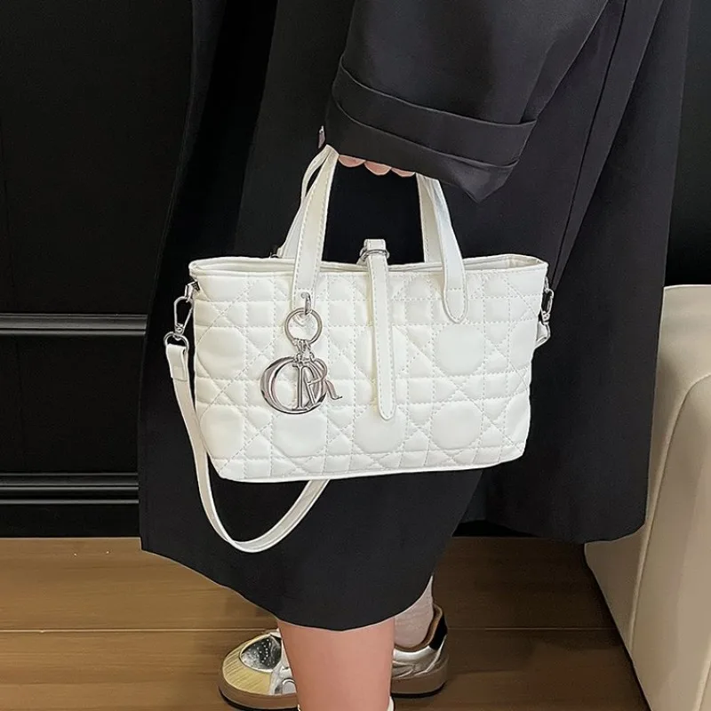 حقيبة كروس نسائية قابلة للتعديل مناسبة للتخصيص لأنواع الجسم المختلفة والارتداء متعدد الاستخدامات