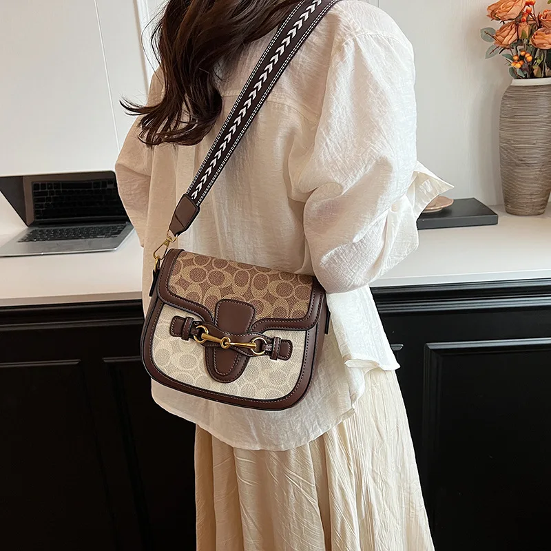 2024 New Letter Western Fashion Saddle Bag Versatile Western Style Contrast Color Shoulder Crossbody Bag