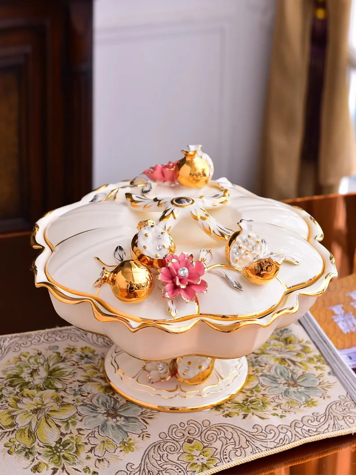 Snack Tray Dried Fruit Box European Style Grid With Lid Ceramic Candy Box Fruit Tray Coffee Table Ornament
