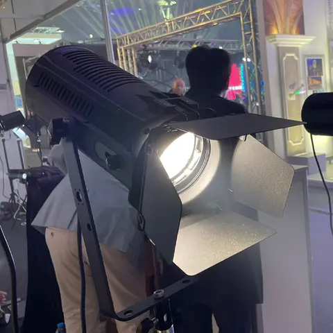 100W COB 2in1 WW CW 250W 4in1 RGBL Museum Theater Stage Fresnel Spotlight 25° - 60° Manual Zoom DMX LED Studio Spot Light