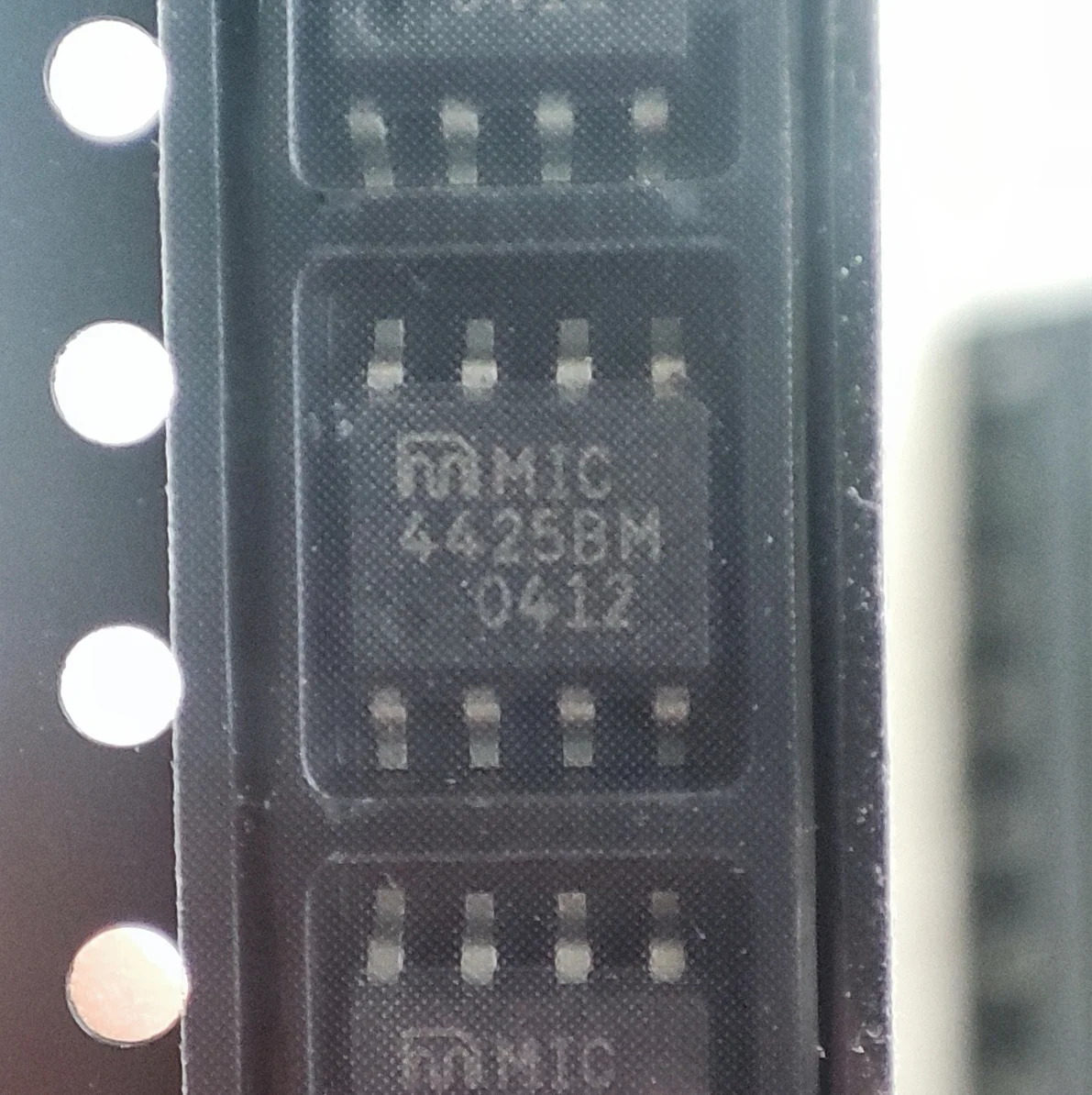 1-~-10-шт-лот-mic4425bm-mic4425ym-mic4425-sop-8-100-новый-оригинал
