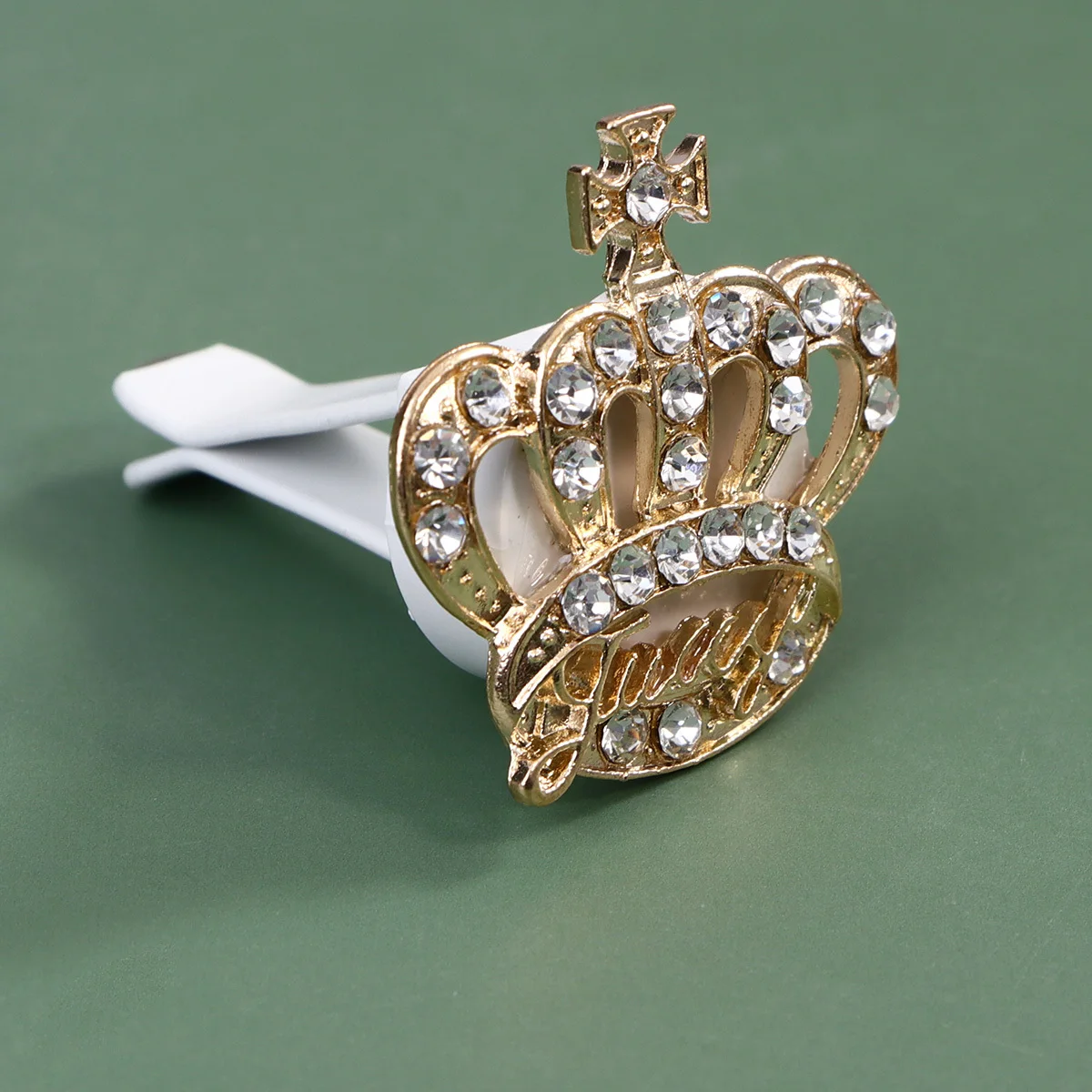 

2Pcs Rhinestone Car Perfume Clip Aromatherapy Vent Clip Mini Air Freshener Car Decoration Gift Automobile Vent Decoration