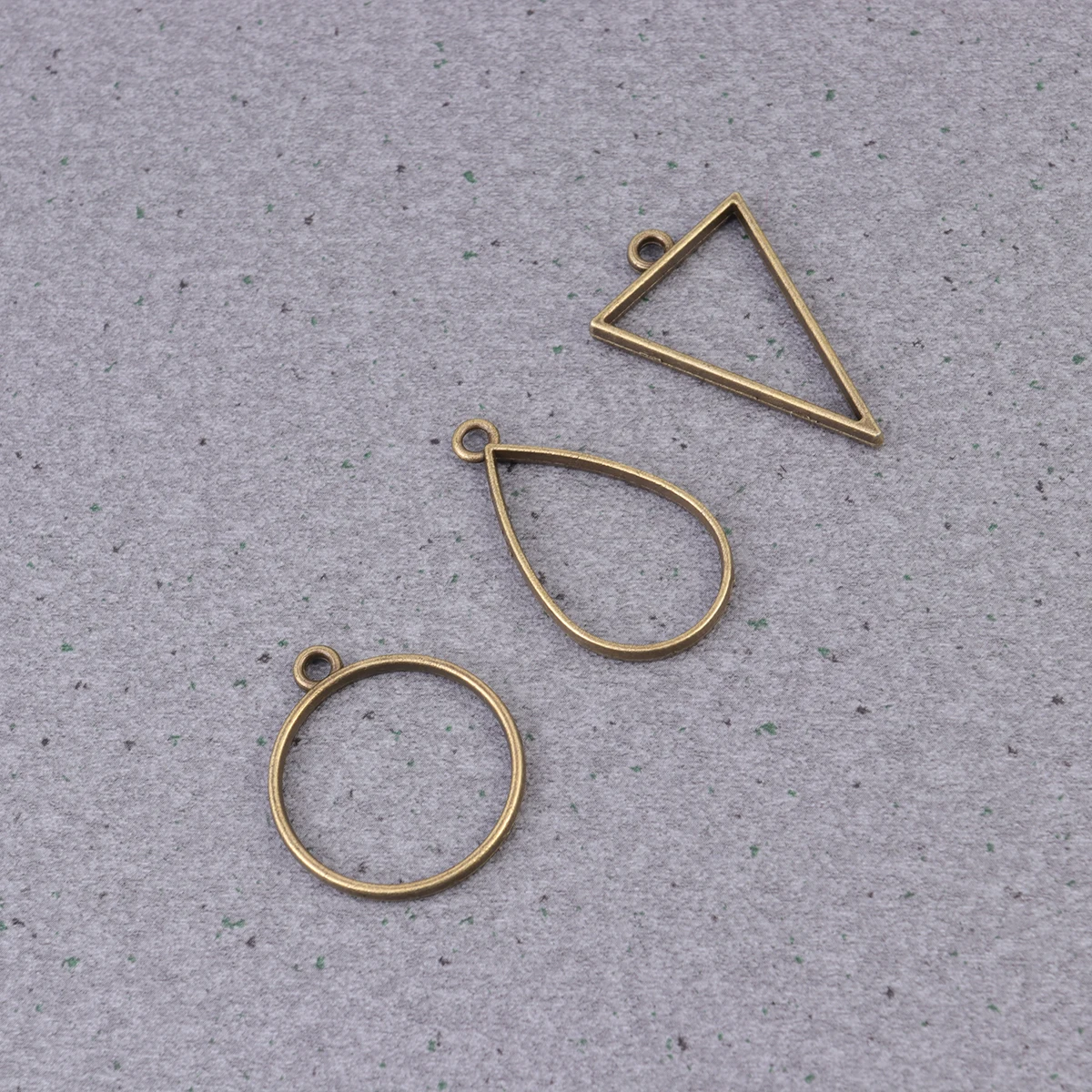 

30 Pcs Jewelry Pendant Accessories DIY Decor Making Pendants Zinc Alloy Craft Retro