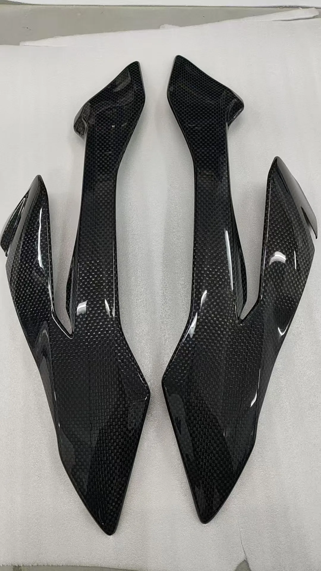

Suitable for BMW S1000XR 2015 2016 2017 2018 2019 motorcycles for carbon fiber exterior parts and air intake cover modification