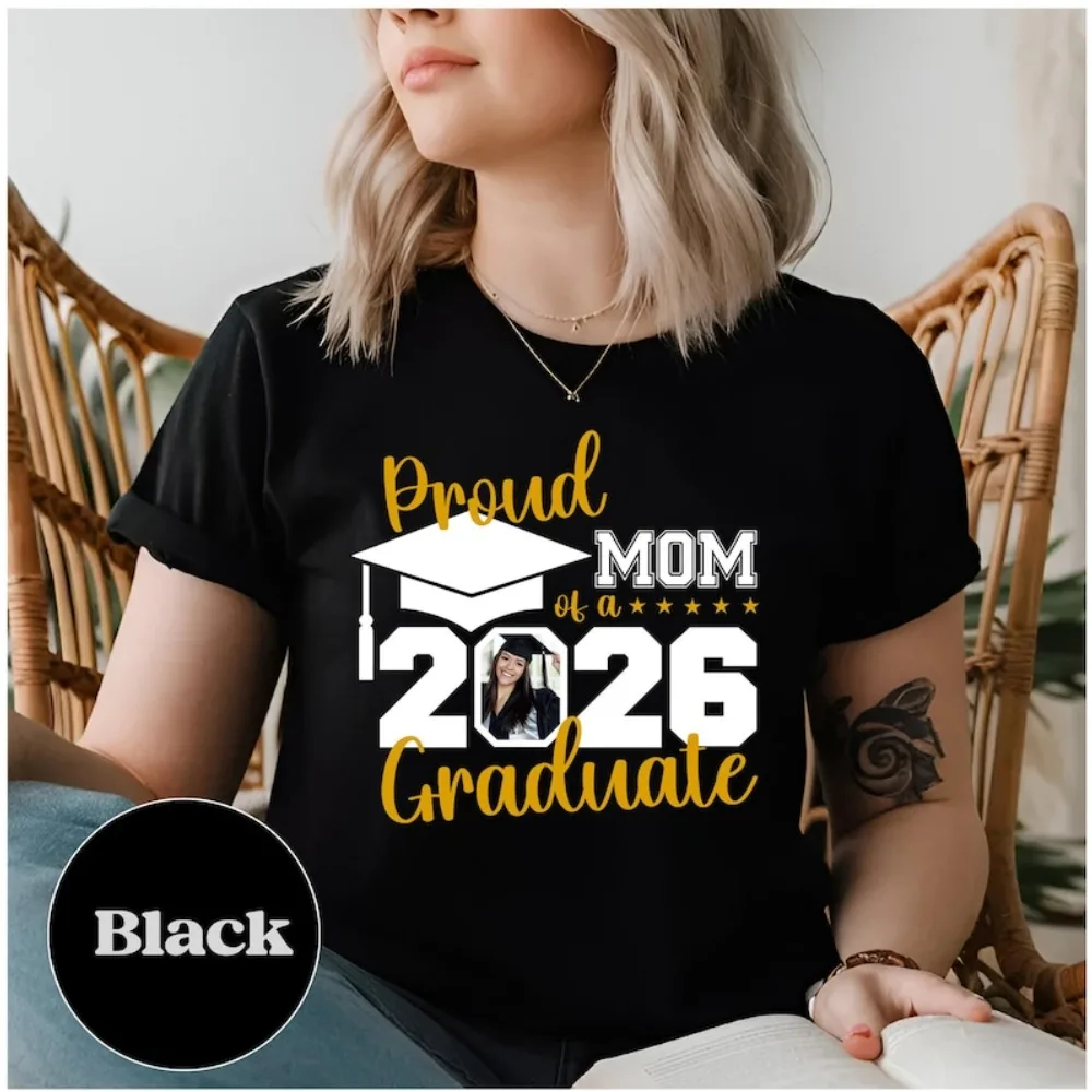 

Proud Family 2026 Graduate T-Shirt Custom Senior Grad Tee Etro Summer Short Sleeve Cotton Tops for Unisex Women Clothing