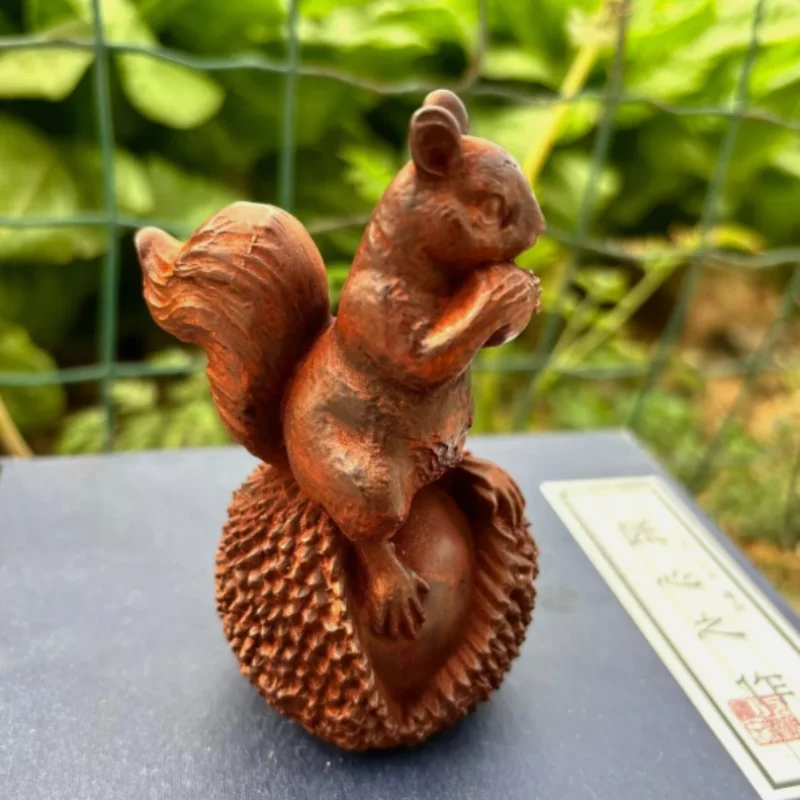 vintage carved wooden squirrel figurine decoration wood statue Boxwood Pinecone