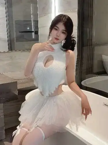 Doux femmes débardeur Mini robe 2025 nouvelle mode Sexy Style Mature vison velours Sexy poitrine exposant pull robe courte élégante MUJ8