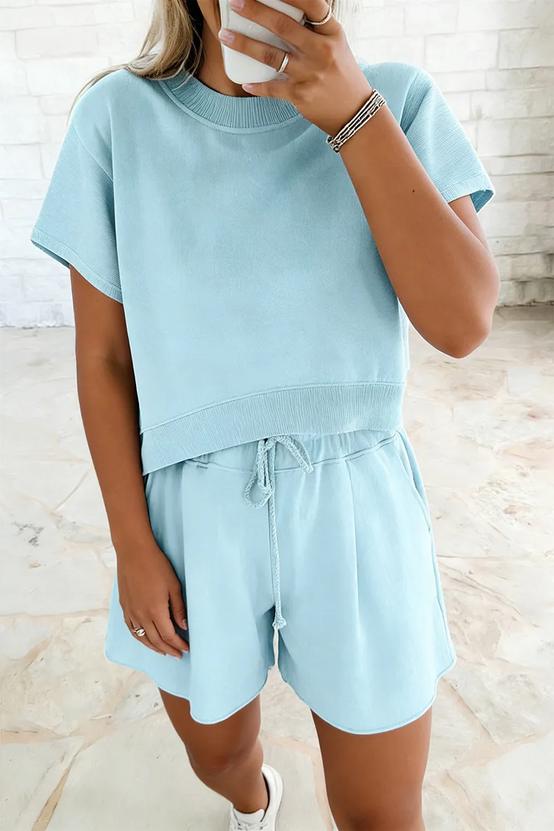 

Летний женский комплект из 2 предметов: шорты и повседневный однотонный укороченный топ с круглым вырезом без рукавов, эластичные спортивные брюки на шнурке, повседневный наряд