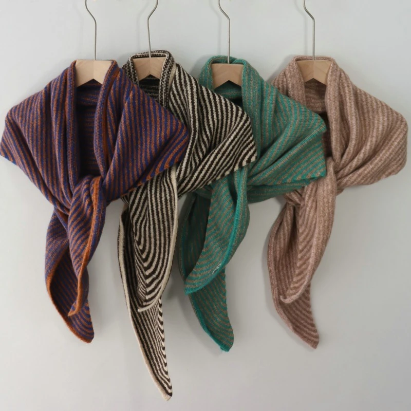 

Корейская полосатая треугольная шаль в стиле ретро, женская повседневная кашемировая теплая утолщенная верхняя шаль, женский вязаный зимний глушитель