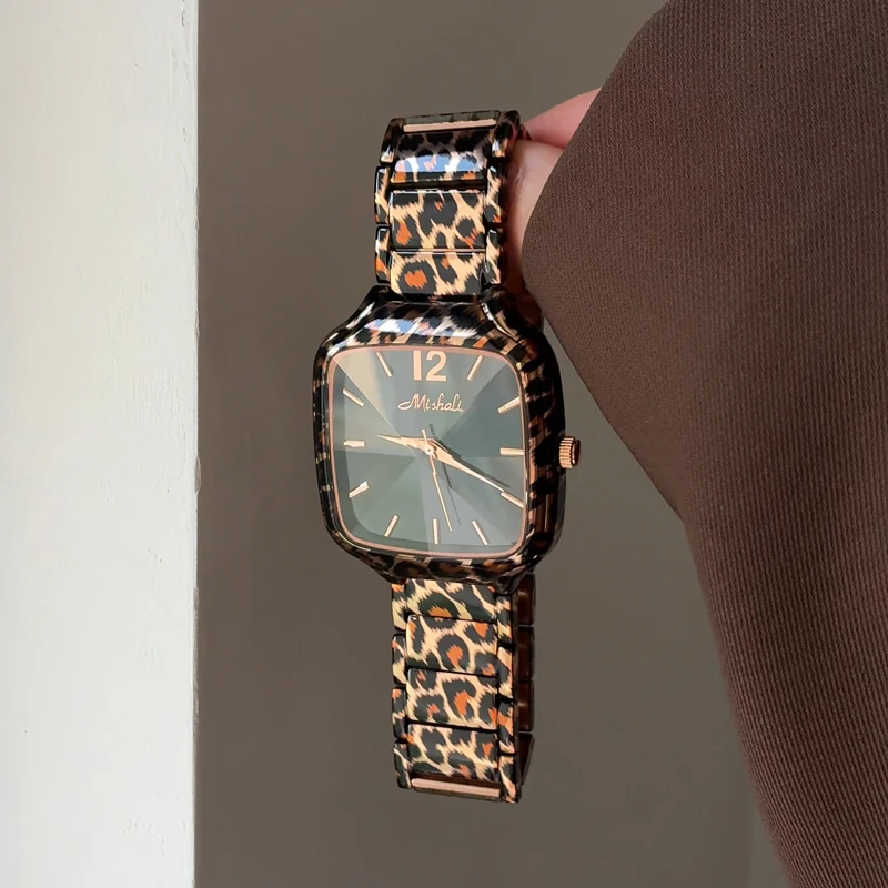 

New Leopard Print Watch For Women, A Stylish And Elegant Quartz Watch With A Stainless Steel Strap, Exuding A High-End Feel.