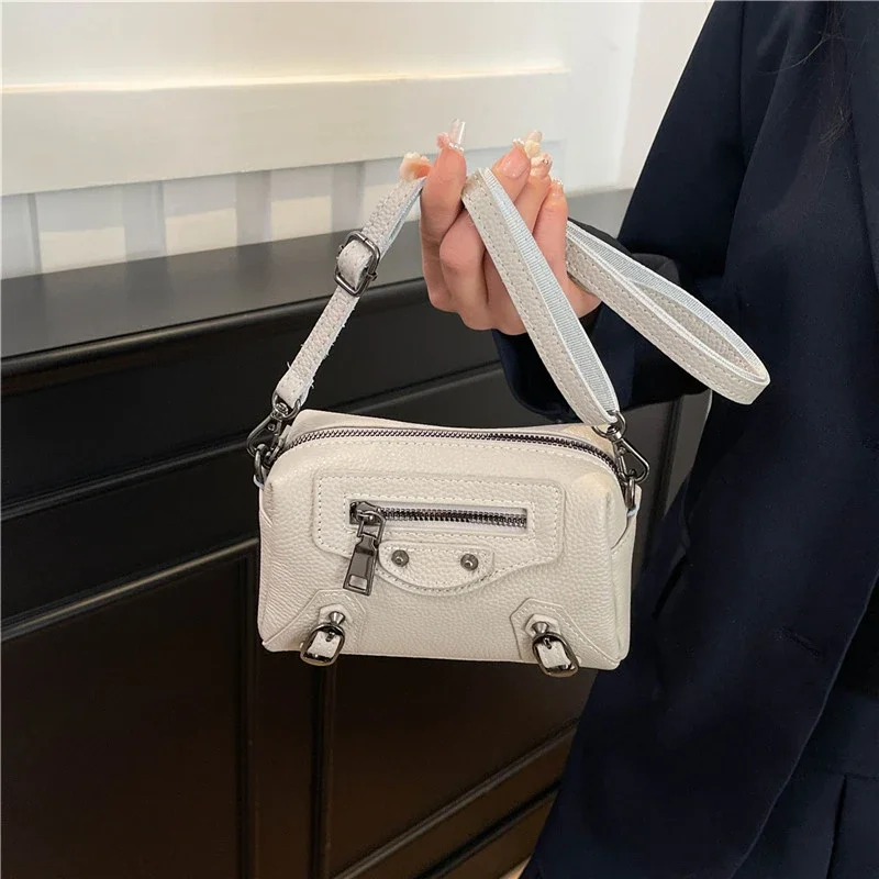 

High-End Vintage Messenger Bag Textured Leather Crossbody Purse Minimalist Chic Large Capacity Commuter Tote