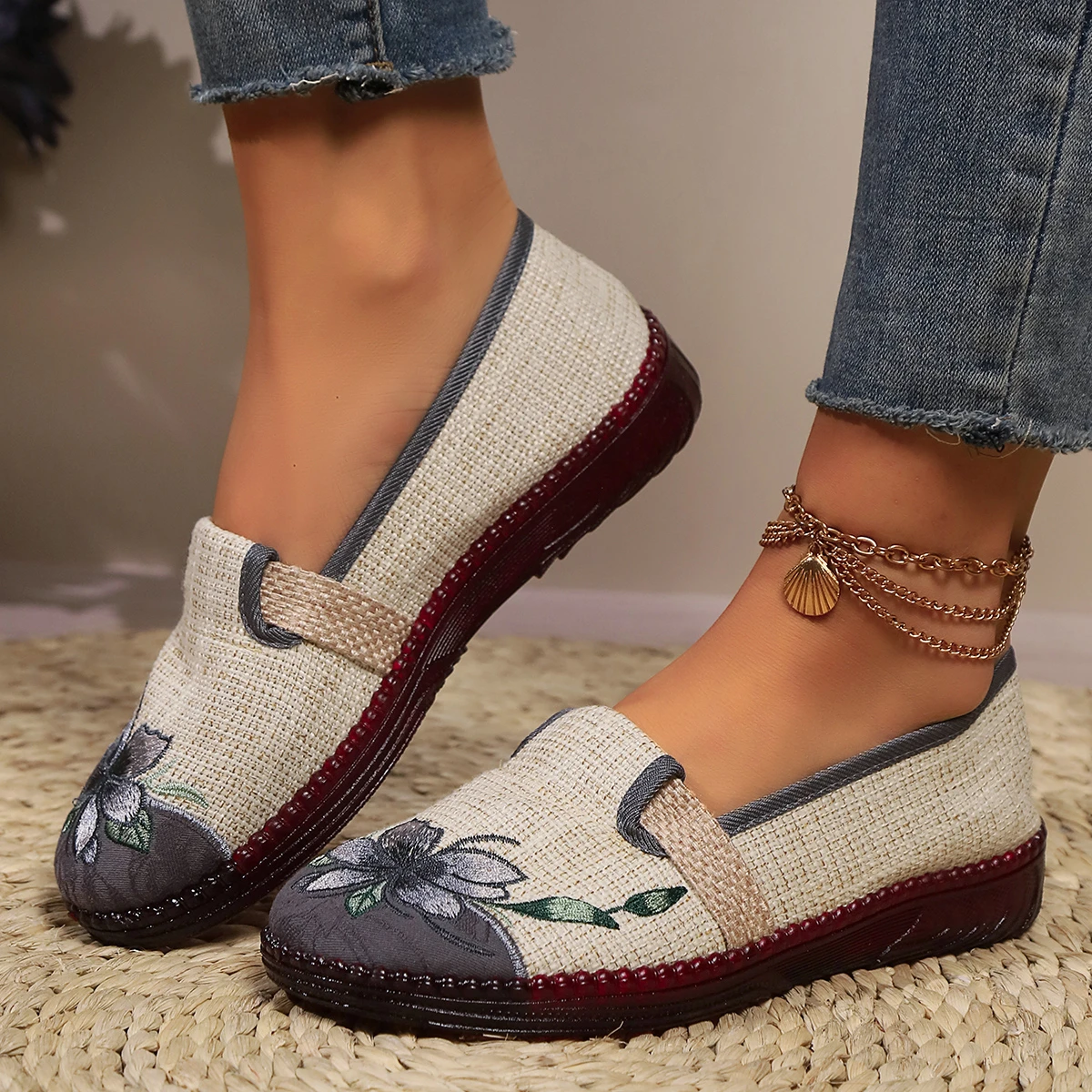 Women Traditional Chinese Knot Embroidered Flat Loafers Soft Non Slip Canvas Walking Shoes For Summer Daily Wear