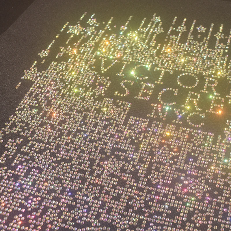 قماش كبير لامع وعصري مع حروف ماسية منقوشة ملابس DIY، قمصان، هوديس، ملابس وإكسسوارات من الدنيم