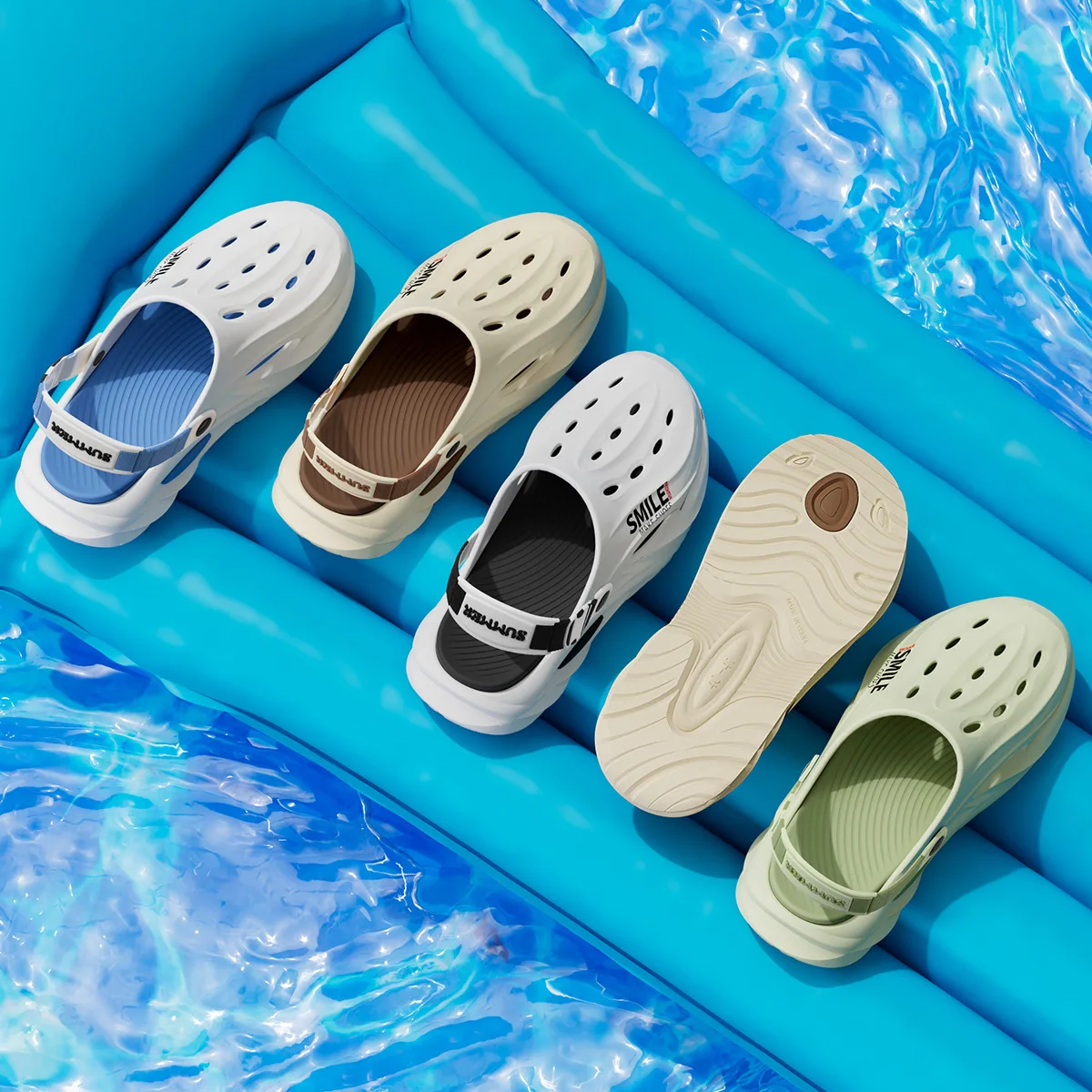 Ein Paar neue Clogs für Herren, sommerliche, verschleißfeste, rutschfeste Sport-Strandschuhe für Oberbekleidung, bequeme Herrenschuhe