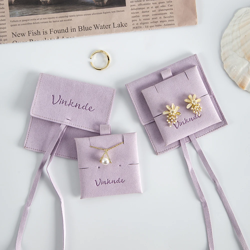 

Фиолетовый чехол-конверт хорошего качества для ювелирных изделий, фирменные серьги с тиснением на заказ, кольца, браслет, сумка для ювелирных изделий из микрофибры со вставкой