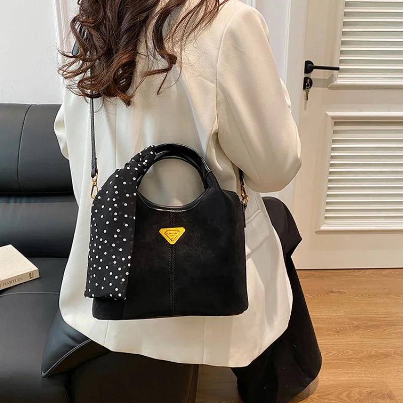 

Luxury Brand Inspired Women Handbag With Signature Pattern And Comfortable Shoulder Strap For Outings