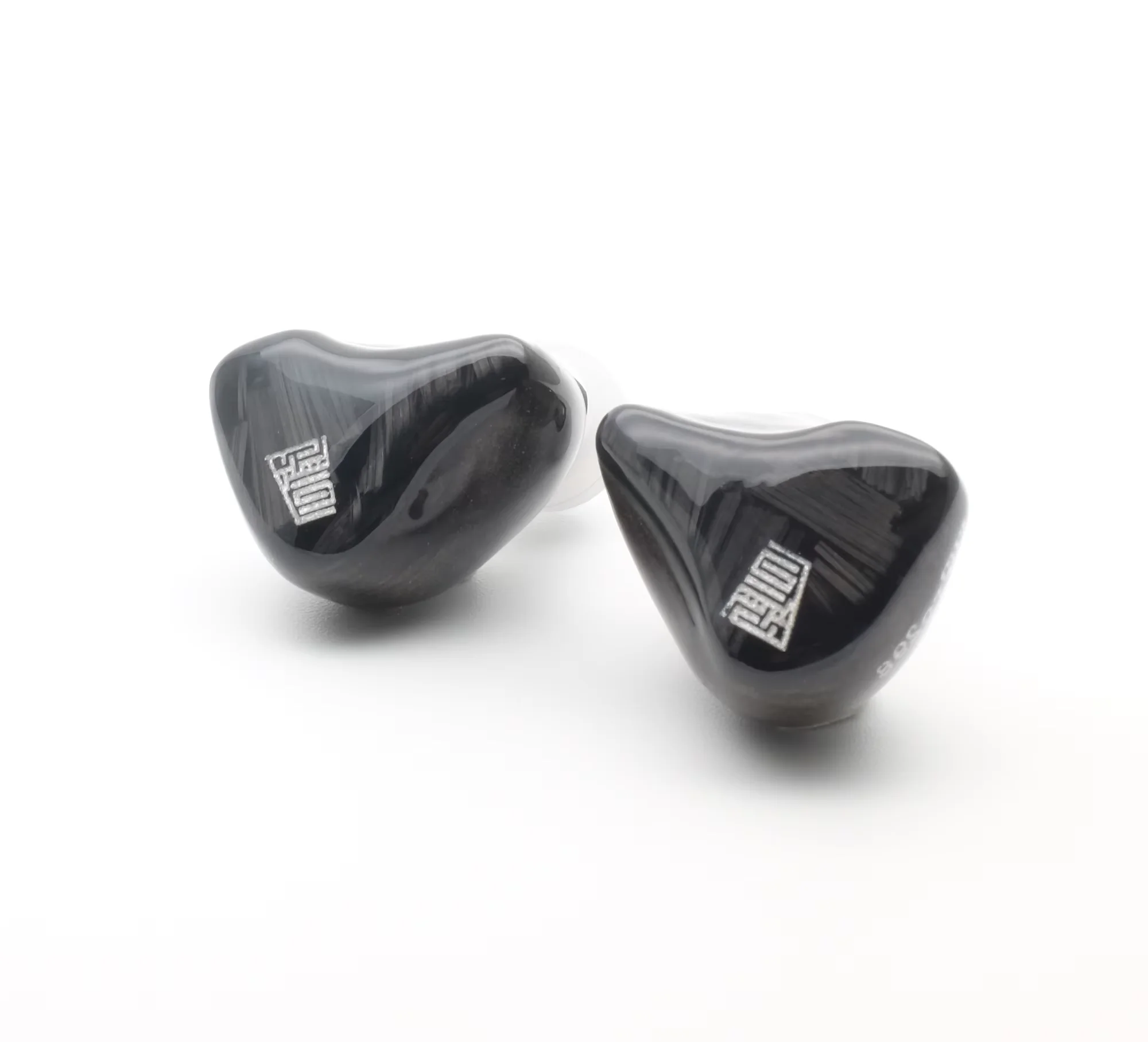 

Высокопроизводительные наушники-вкладыши HeartField Galaxy Pro с конфигурацией водителя и индивидуальным соплом из нержавеющей стали 304.