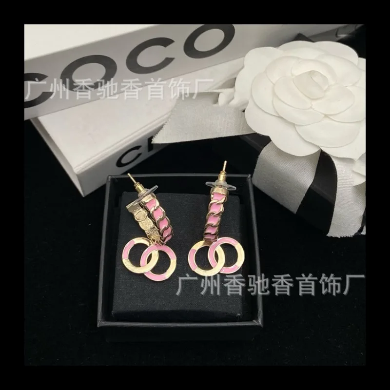 

Grandma Xiang Drips Oil, Pink Simple Women's Commuting Daily High-quality Fashion Light Luxury Versatile Ear Hook