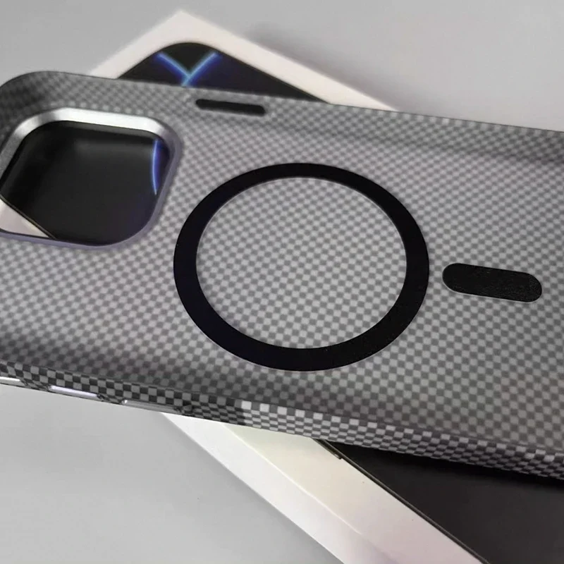 Luxe Verborgen Magnetische Pixel Raster Textuur Telefoon Case voor IPhone 17 16E 15 14 Pro Max Metalen Lens Knoppen Slanke harde Bescherm Cover