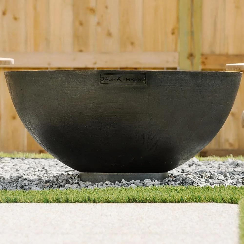 

Яма для огня Ash & Ember 42 дюйма, дровяная уличная костра для огня, необработанная чугунная патина, выход полусфера