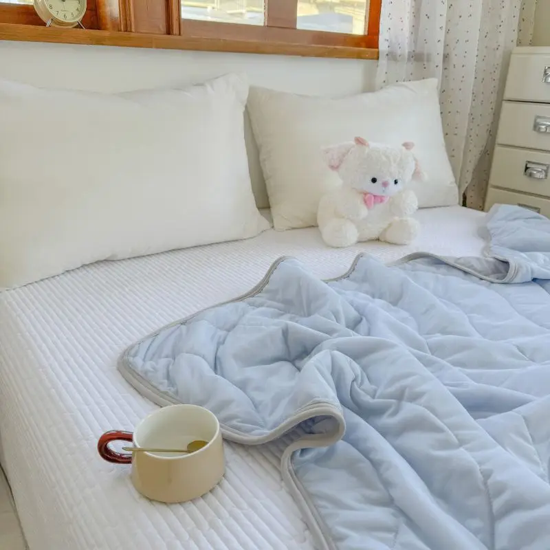 Soft Breathable Light Blue Quilted Summer Cooling Comforter Lightweight Thin Bed Quilt For Adult Kids Bedroom Guest Room