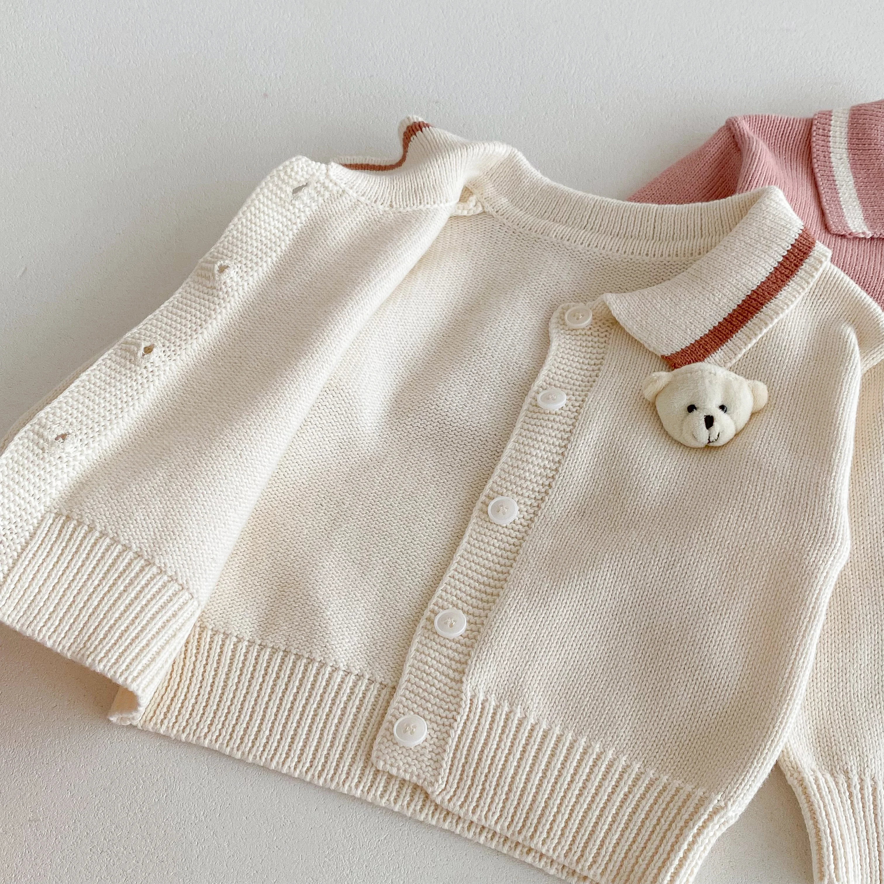 Stilvolle Langarm-Strickjacke für Mädchen, Pullover mit Bärenkragen im koreanischen Stil für Babys und Kleinkinder – Detail 6