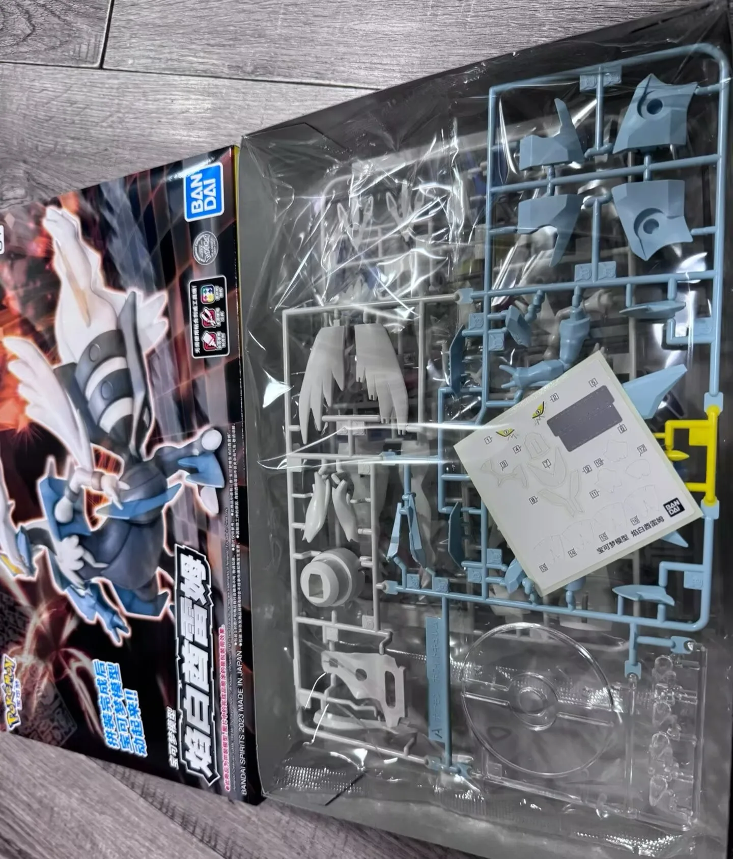figuras-originais-bandai-pokemon-kyurem-branco-e-preto-figura-de-acao-de-anime-montagem-simples-ornamentos-colecionaveis-modelos-de-brinquedos