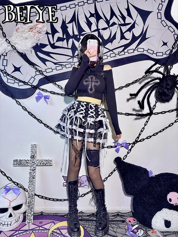กระโปรงสไตล์โกธิค Y2K ดีไซน์พังก์ แต่งริบบิ้น งานฝีมือประณีต กระโปรงครึ่งตัวสำหรับผู้หญิง ดีไซน์เฉพาะตัว แต่งผ้าปะติด กระโปรงทรงเค้กสุดฮิต