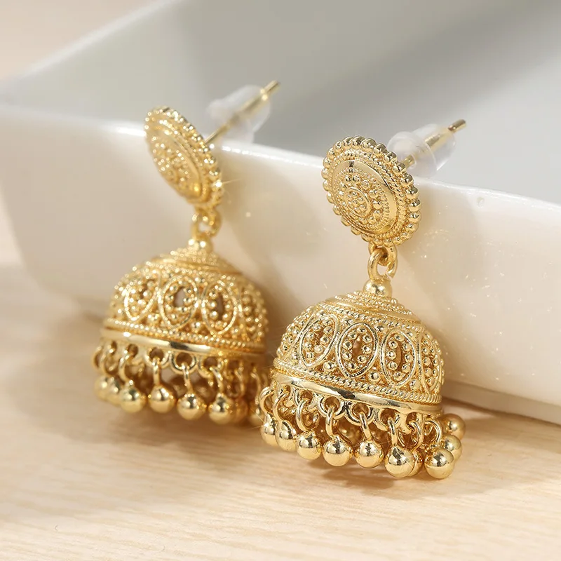 Ethnische Goldfarbene Damen-Ohrringe Vintage Kreativität Metall Handgeschnitztes Muster Hängeohrringe für Frauen – Detail 3