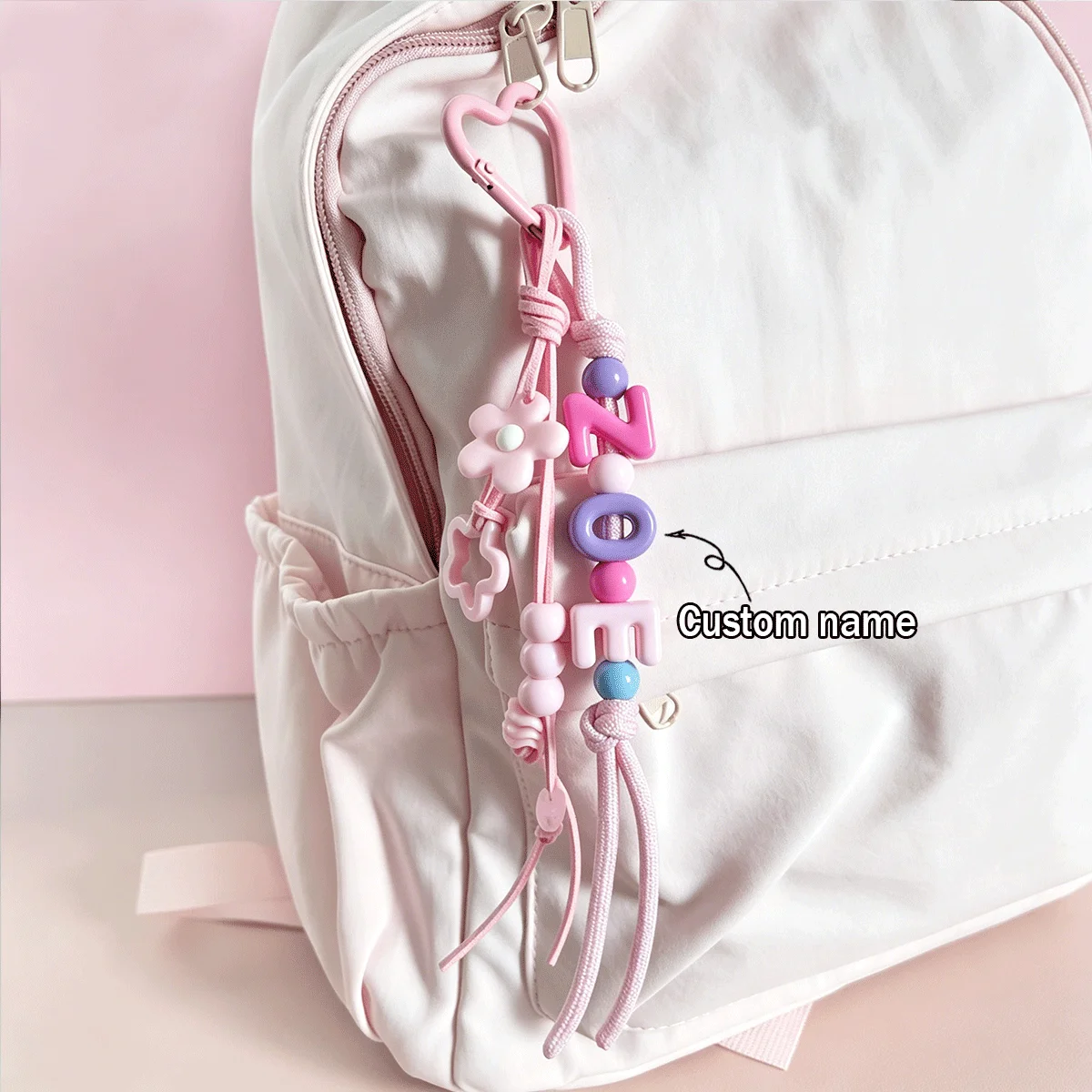 1 Stück personalisierter geflochtener und perlenbesetzter Taschenanhänger – Blumen-Schriftzug-Schlüsselband, personalisierter bunter Namensschlüsselanhänger, Weihnachtsgeschenk – Detail 3