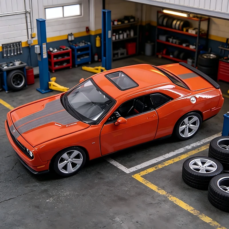 

Модель автомобиля Maisto 1:24 Dodge Challenger SRT8 из сплава, с открывающимися дверями и капотом, богато детализированная, тонкой работы.
