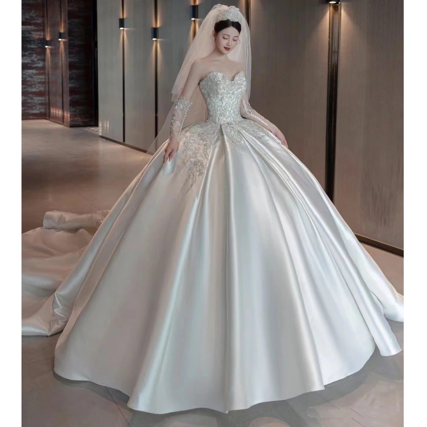 

Newest Satin Wedding Dresses For Bride Ball Gown Sweetheart Neckline With Beading Sequined Custom Made Vestidos De Novias