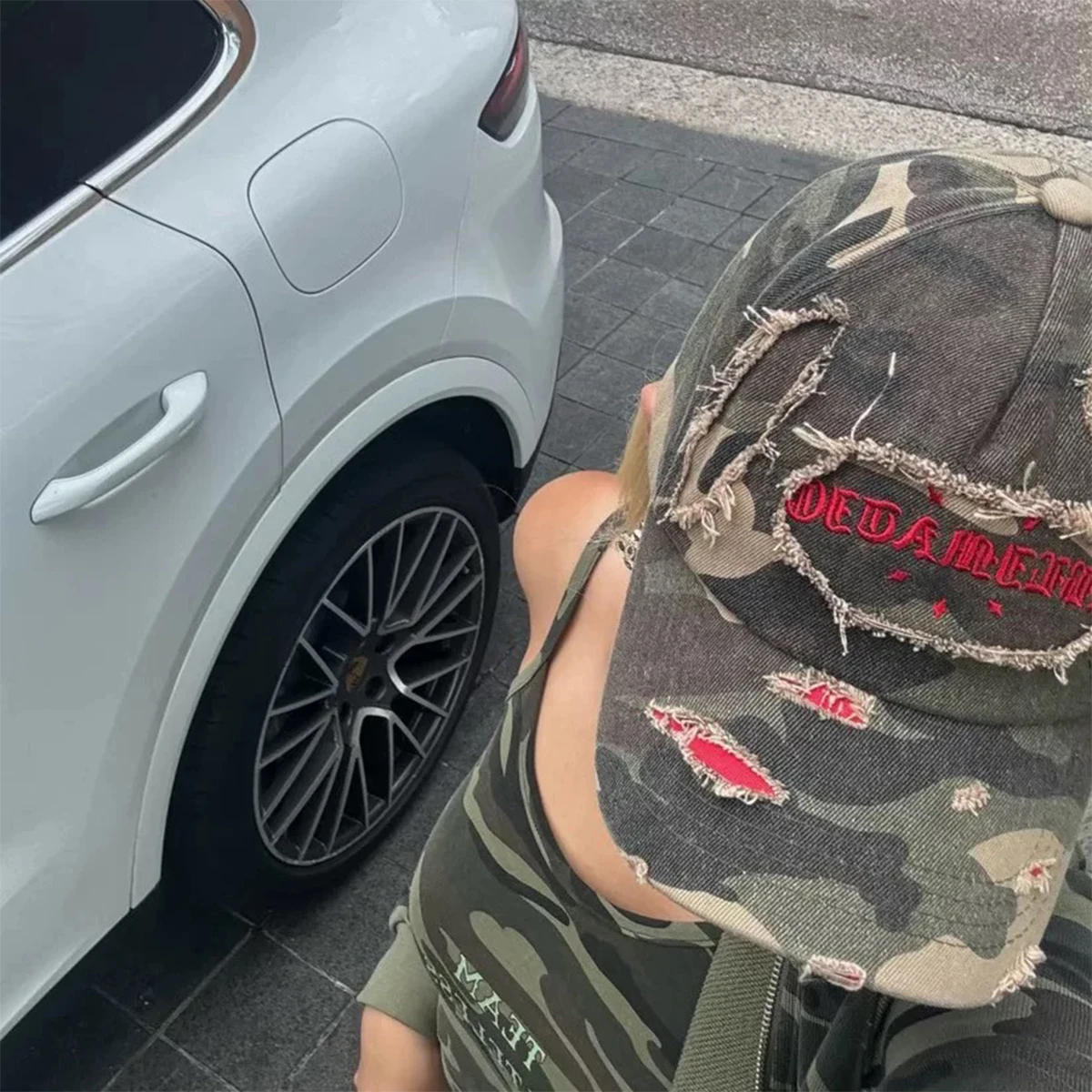 새로운 남여 깨진 스타일 산스크리트어 자수 야구 모자 다목적 미국 양산 위장 정점 모자 패션 개인