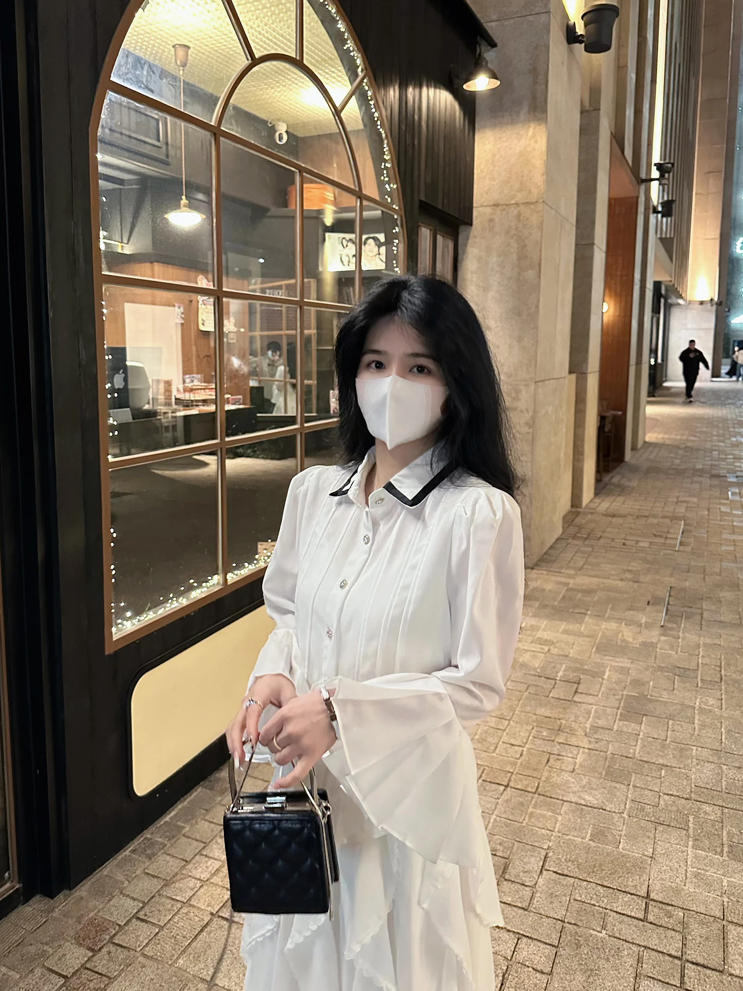 

Elegant White Bell Sleeve Long Sleeve Shirt Women's Waist Cinching Slimming Top Korean Versatile Design Outerwear Shirt