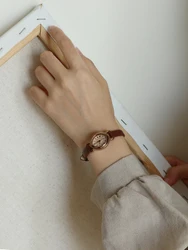 Vintage Leather Women Watches Brown Retro Roma Dial Quartz Ladies Quartz Watch Leather Thin Band Small Dial Relogio Feminino