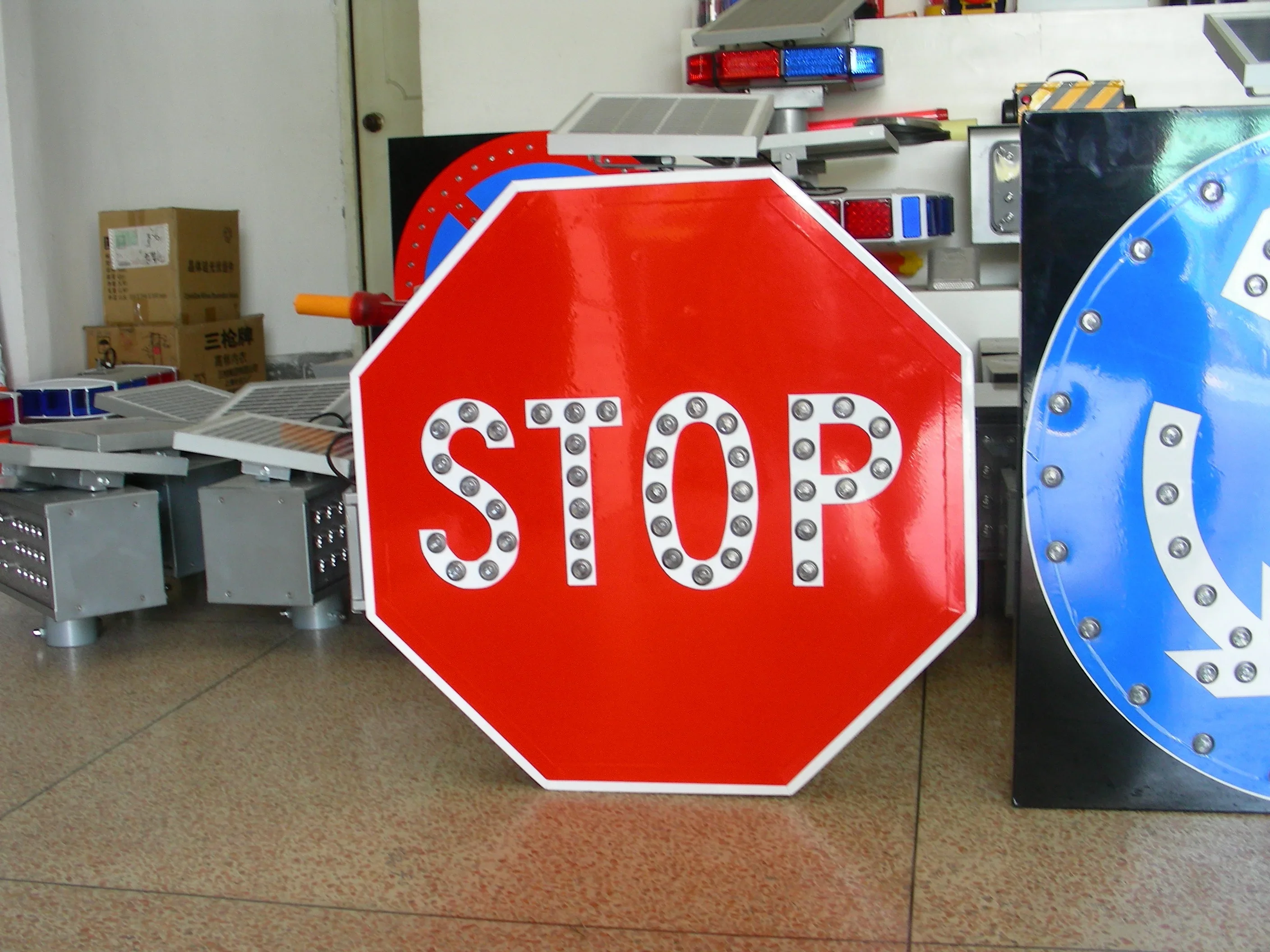 Solar Blinking Traffic Signal Light Traffic Sign With Solar Energy Road Stop Signs