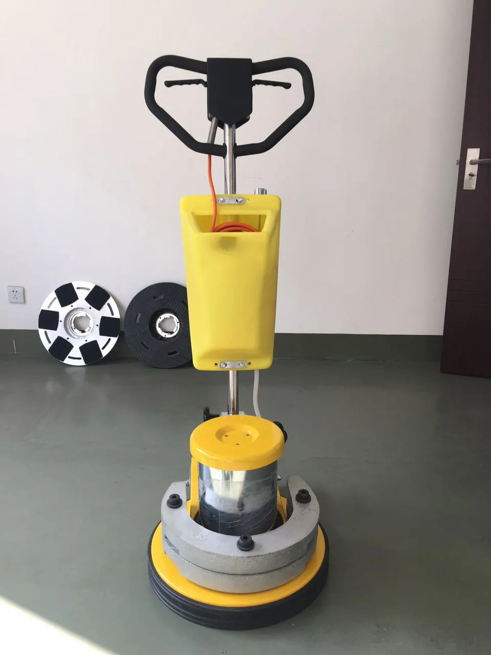 2025 Smerigliatrice e lucidatrice per pavimenti in cemento Lucidatrice per pavimenti portatile multifunzionale in vendita