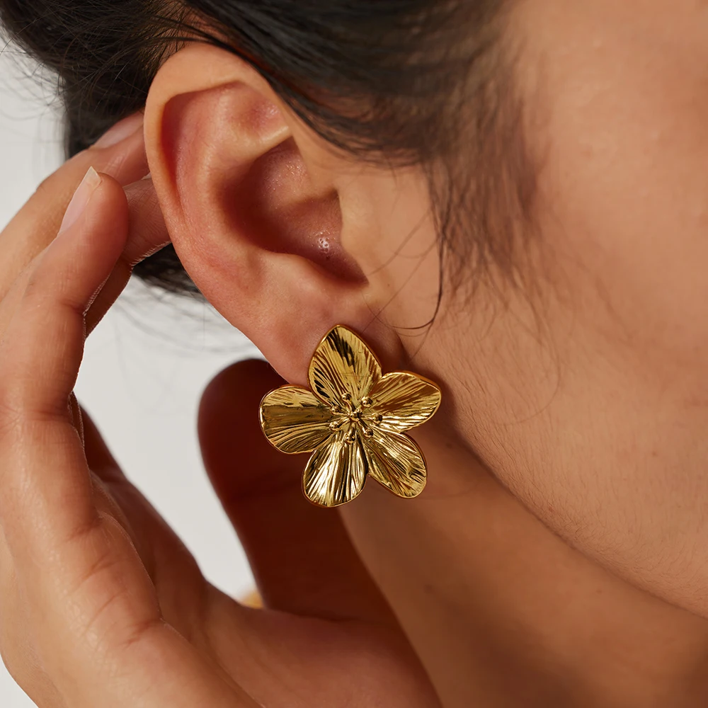 Uworld Tarnish Free Vintage 18k Gold Stainless Steel Flower Metal Earrings Rings Set Floral Modern Women Gift Fashion Waterproof