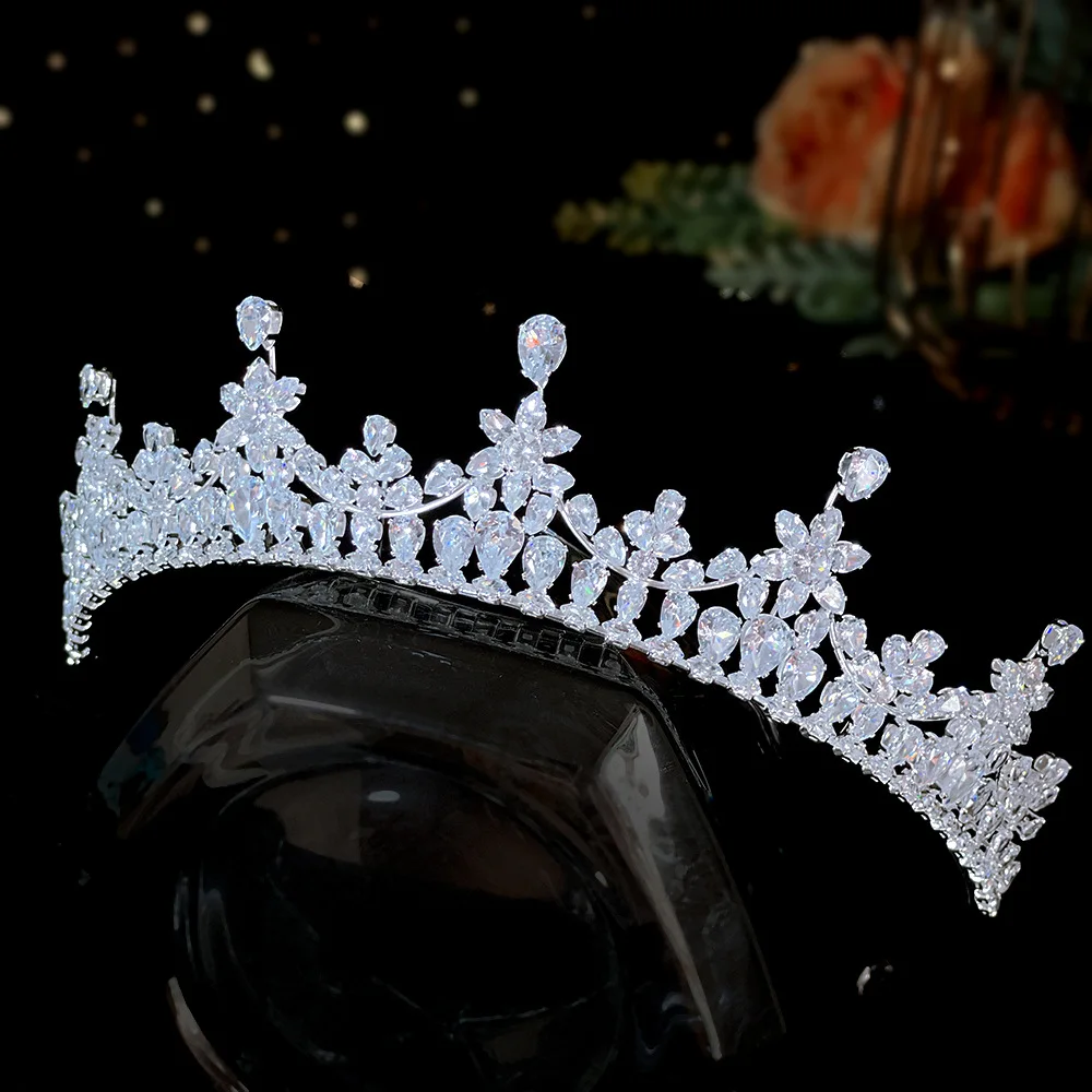 

Luxury Women Tiaras Crowns Wedding Headdress Cubic Zirconia Bridal Crown Headbands Prom Birthday Party Brides Hair Accessories