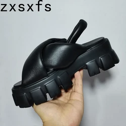 Neue Dicken Sohlen Plattform Sandalen Frauen Schwarz Weiß Rom Sandalen Casual Strand Wohnungen Sandalen Sommer Punk Lefu Schuhe