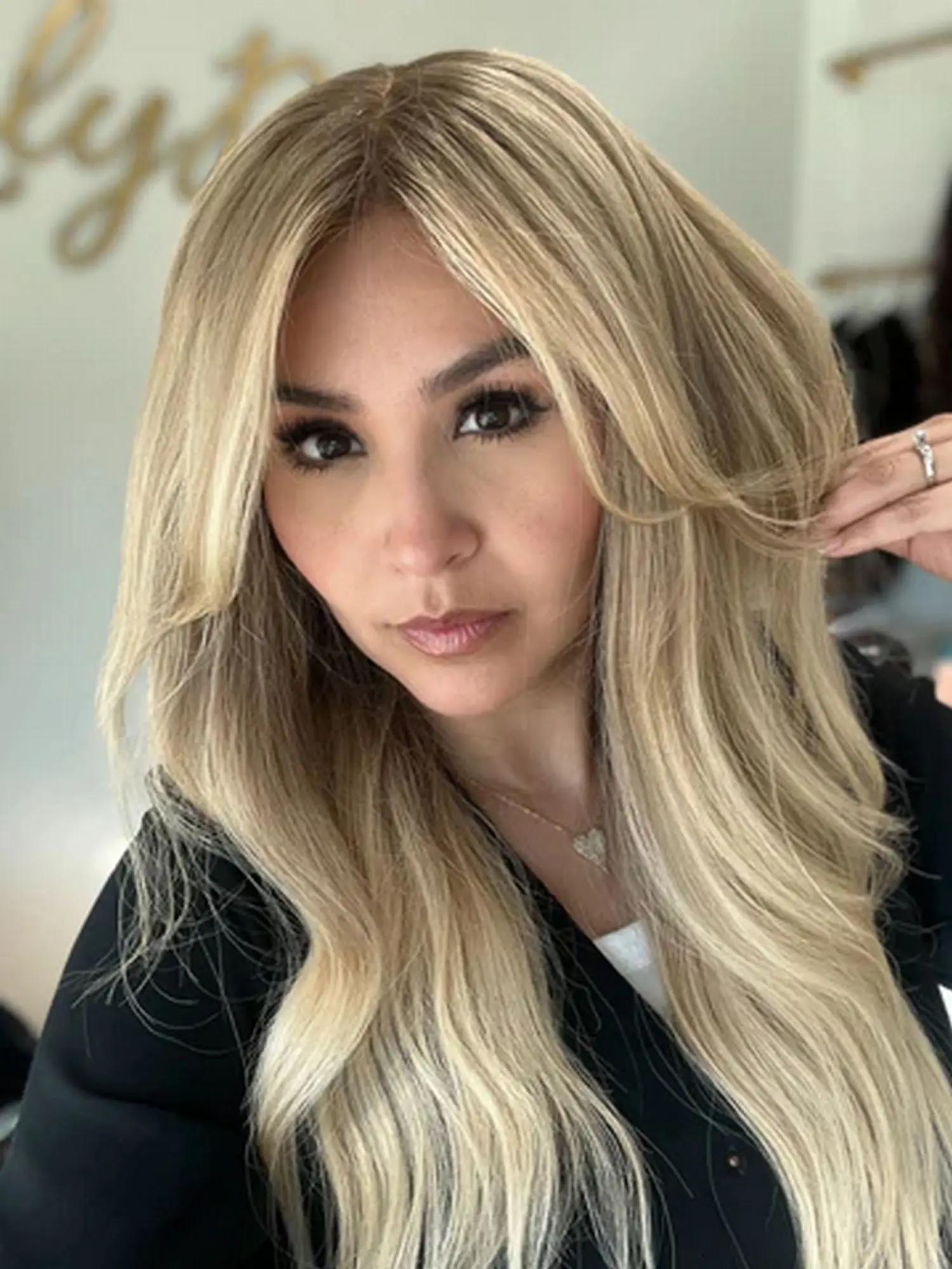 Soft 22 Inches Ombre Light Blonde Highlights 13*4HD Lace Front Wig High Quality Synthetic Wig Loose Wave Glueless Wig For Women