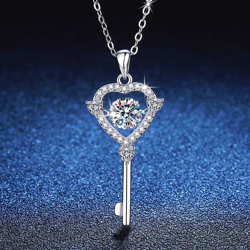 

Platinum PT950 18K Gold Necklace Women's Moissanite Heart Key Dynamic Pendant 1 Carat Moissanite Light Luxury Necklace