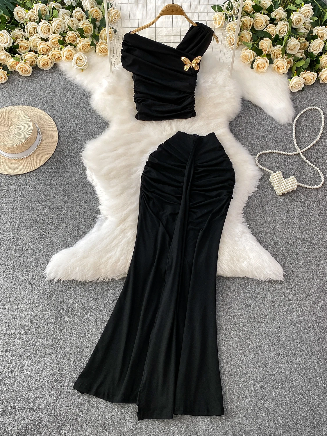 

Decorated Cross V-Ne Svel ort Top High Waist Pleated Sa f Skirt Set Women's Faion Summer Outfit