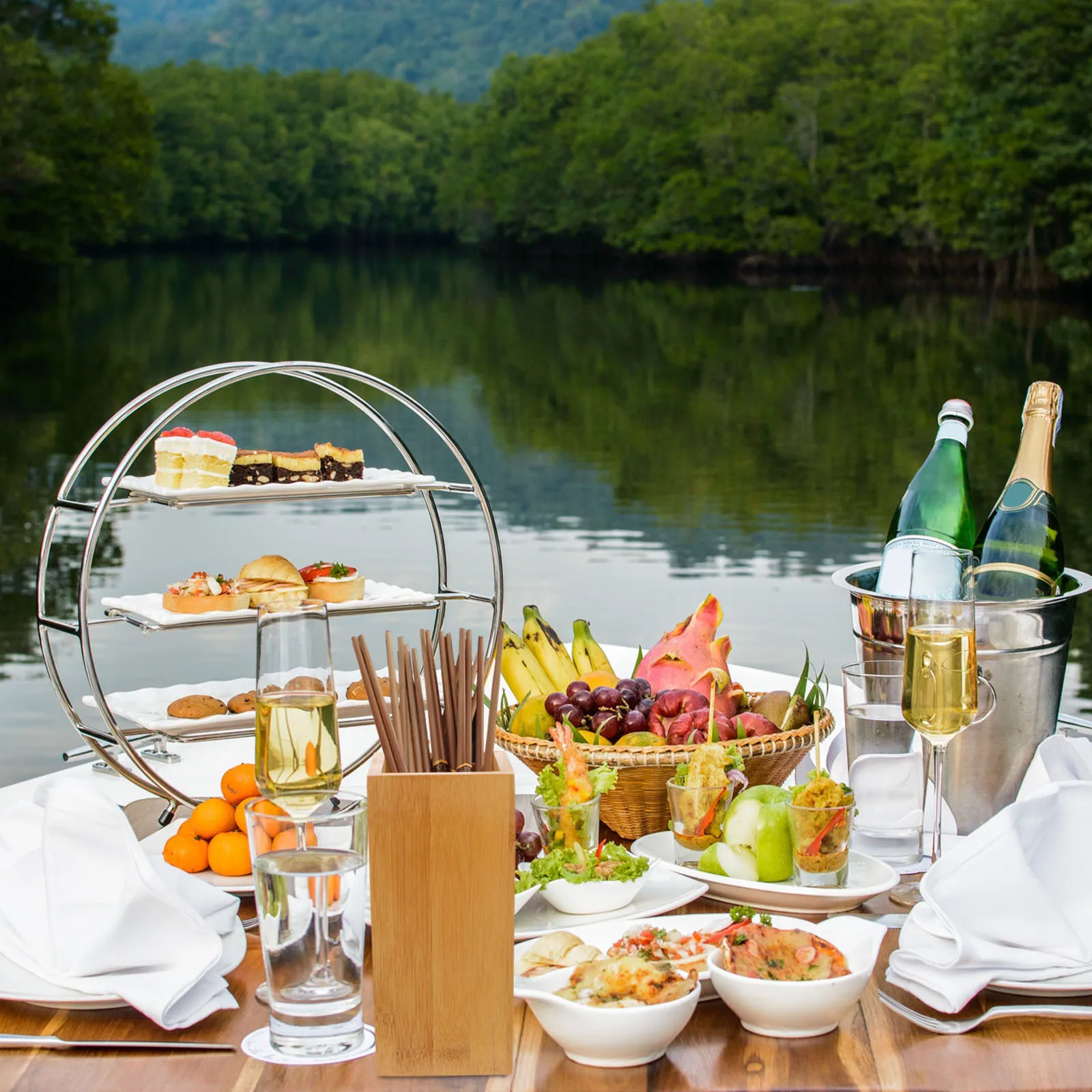 

1Pcs Bamboo Chopstick Holder High-Quality Kitchen Utensil Organizer Multipurpose Storage Rack for Home Restaurant