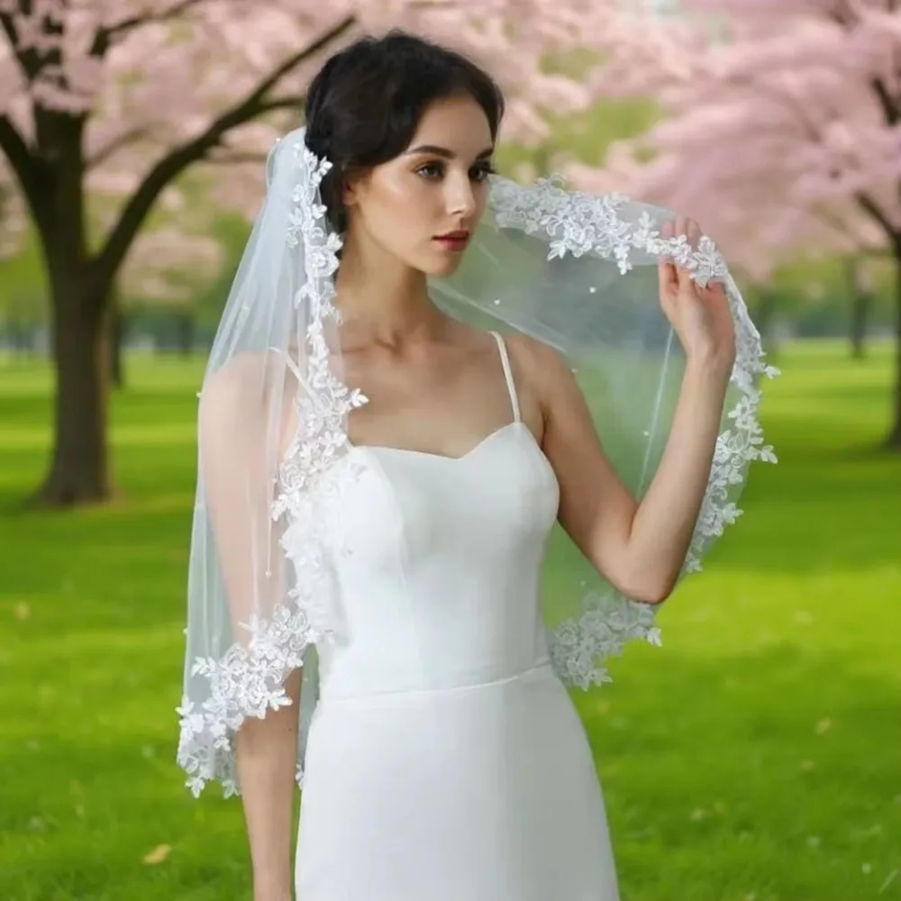 75CM Short Wedding Veil Pearl Beaded Lace Edge Bridal Veil with Comb Marriage One Layer Veils Accessory